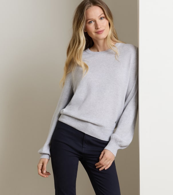 Heritage Cashmere Classic Fit Crewneck in WHISPER GREY