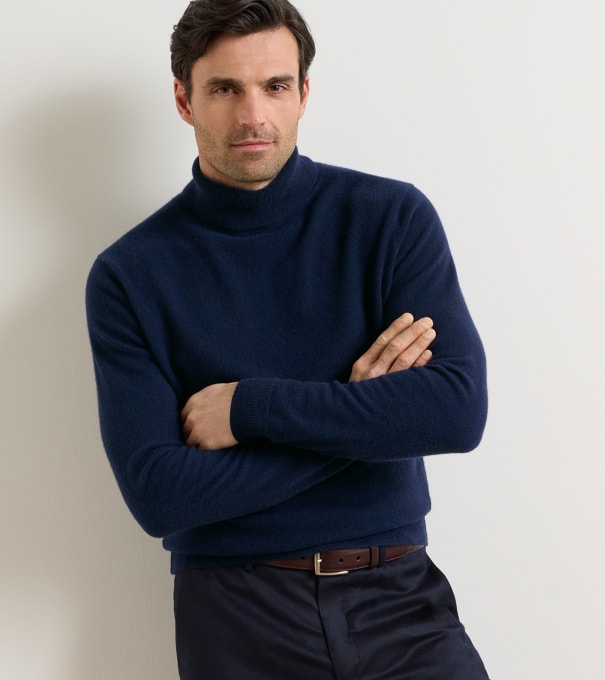 Artisan Crafted Cashmere Turtleneck Sweater in Navy