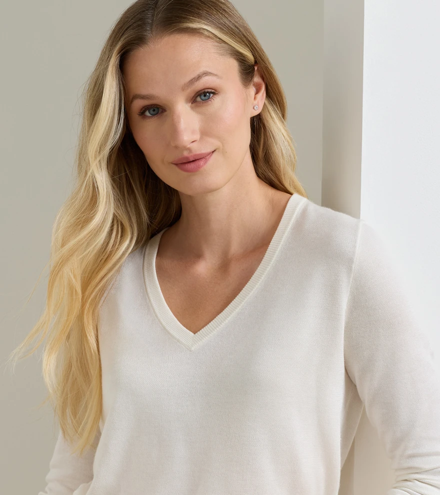 Mirage V-Neck Jumper in Ivory - Alternate Image 4