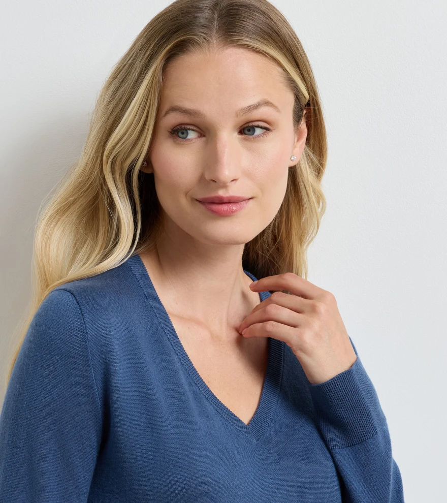 Mirage V-Neck Jumper in Windsor Blue - Alternate Image 4