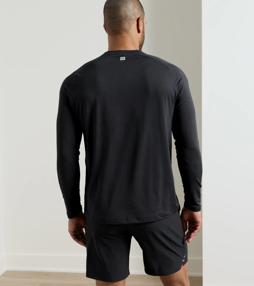 Aurora Performance Long-Sleeve T-Shirt in Black - Alternate Image 2