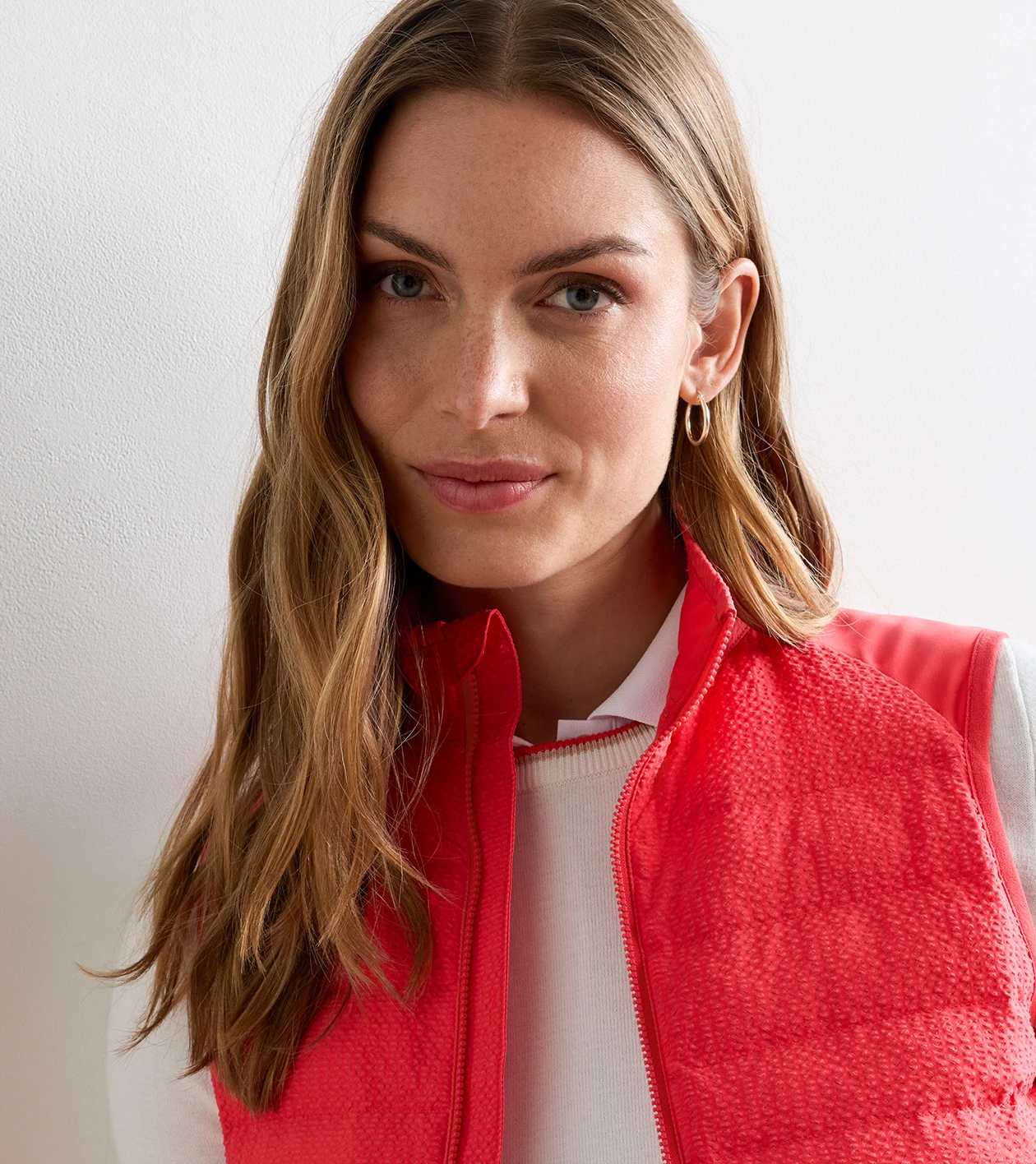 Fuse Seersucker Hybrid Vest in CALABRIAN RED - Alternate Image 4