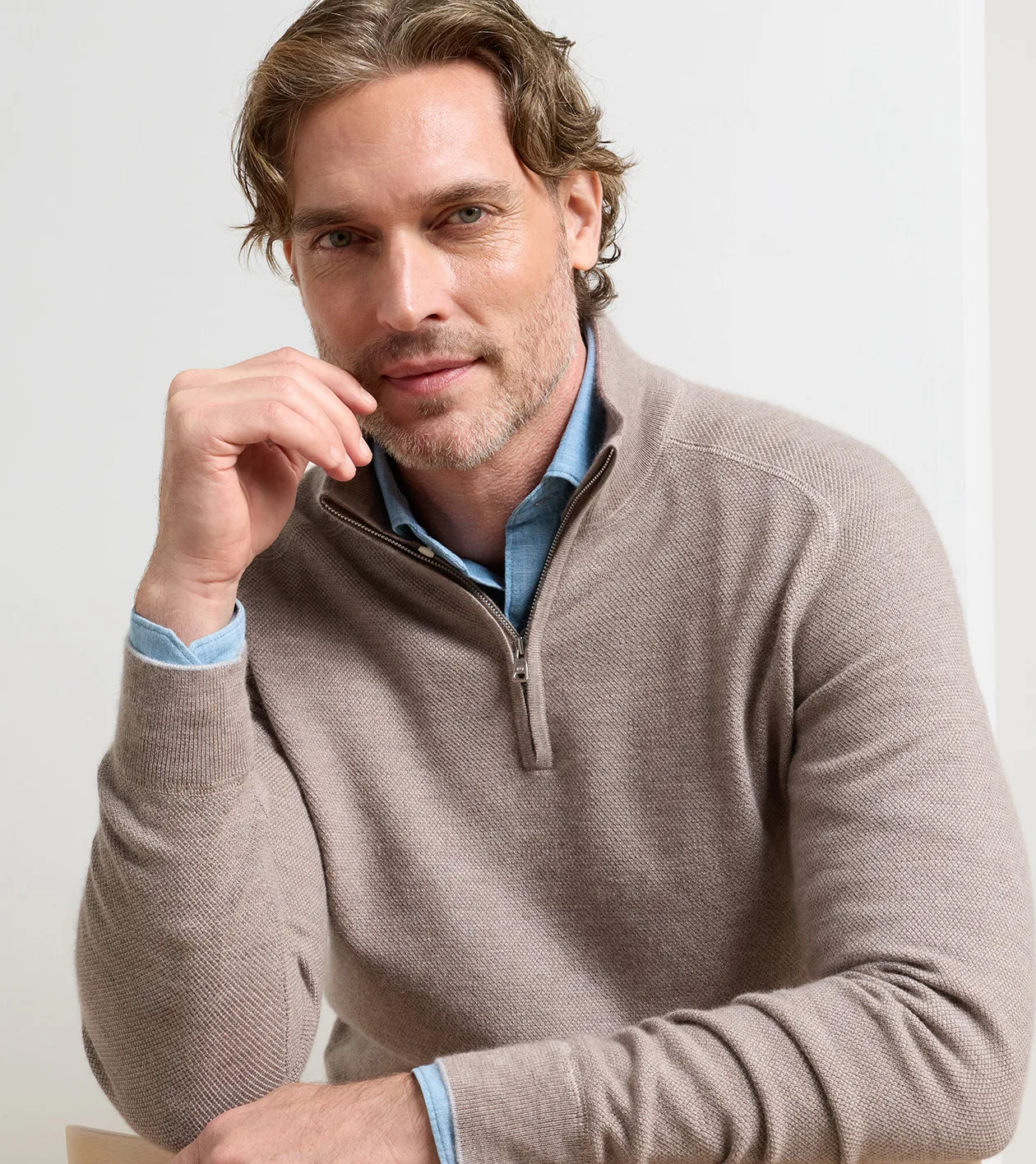 Voyager Cashmere-Silk Saddle Shoulder Quarter Zip in FAWN - Alternate Image 3
