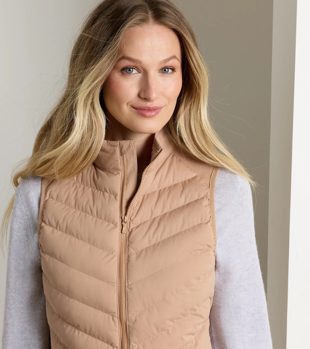 Fuse Hybrid Vest in CAMEL - Alternate Image 4