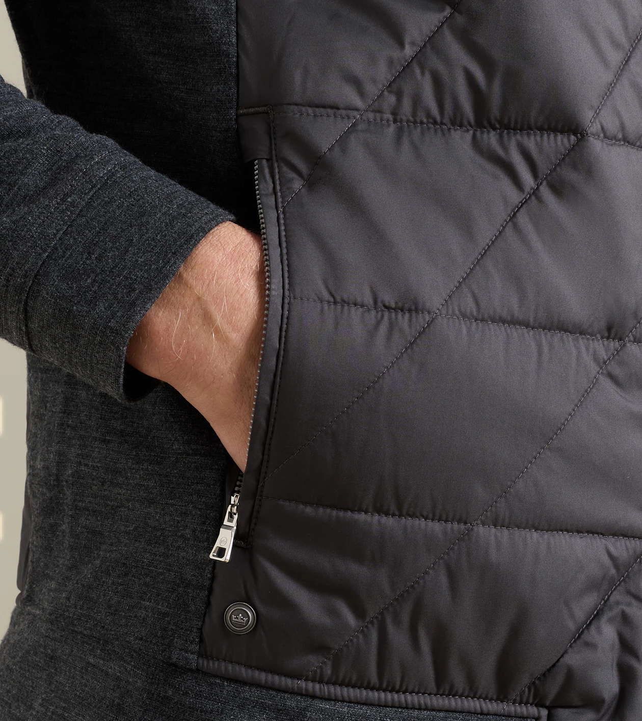 Walker Hybrid Jacket in IRIDIUM - Alternate Image 3