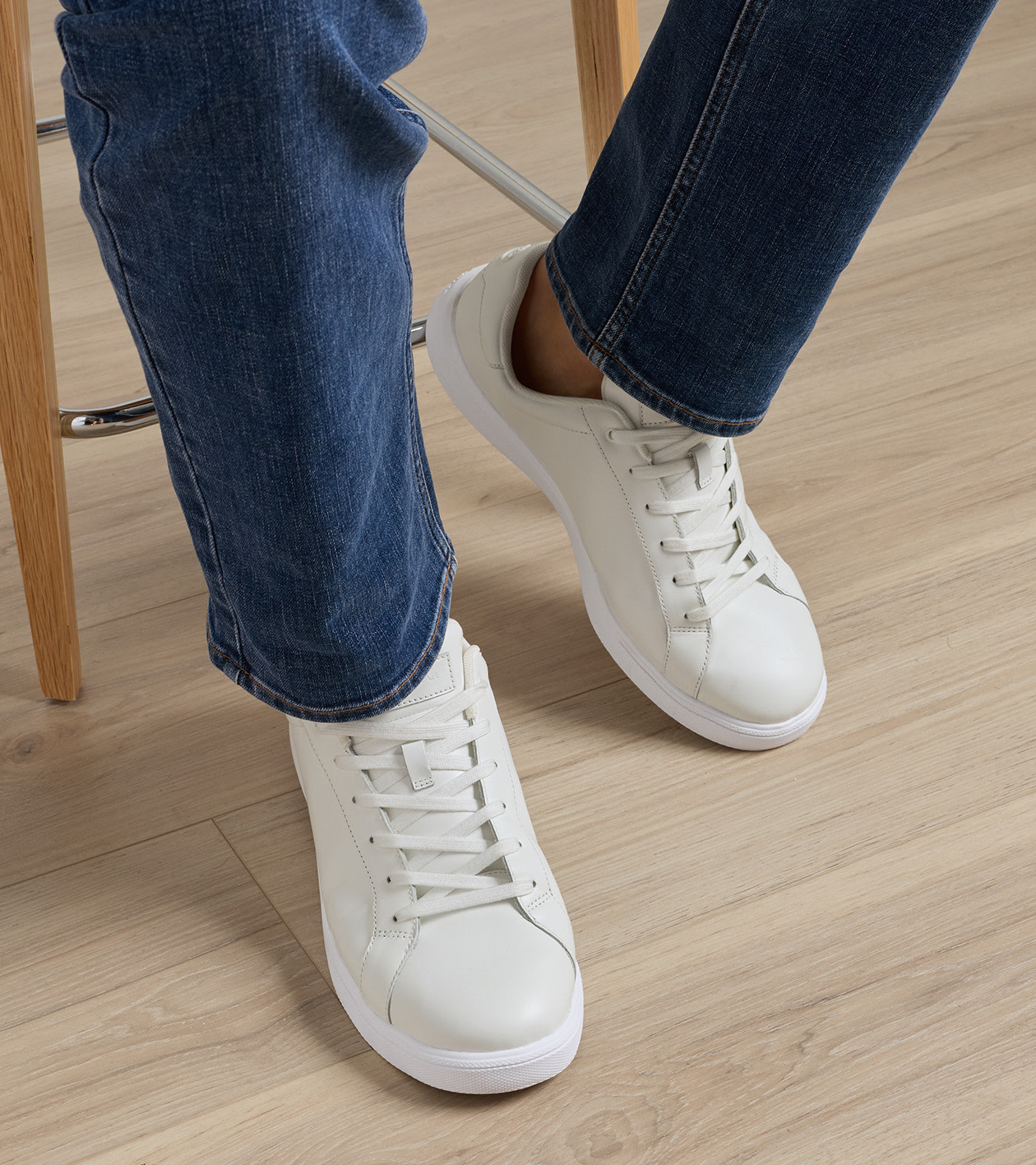 Drift Classic Sneaker in White - Alternate Image 1