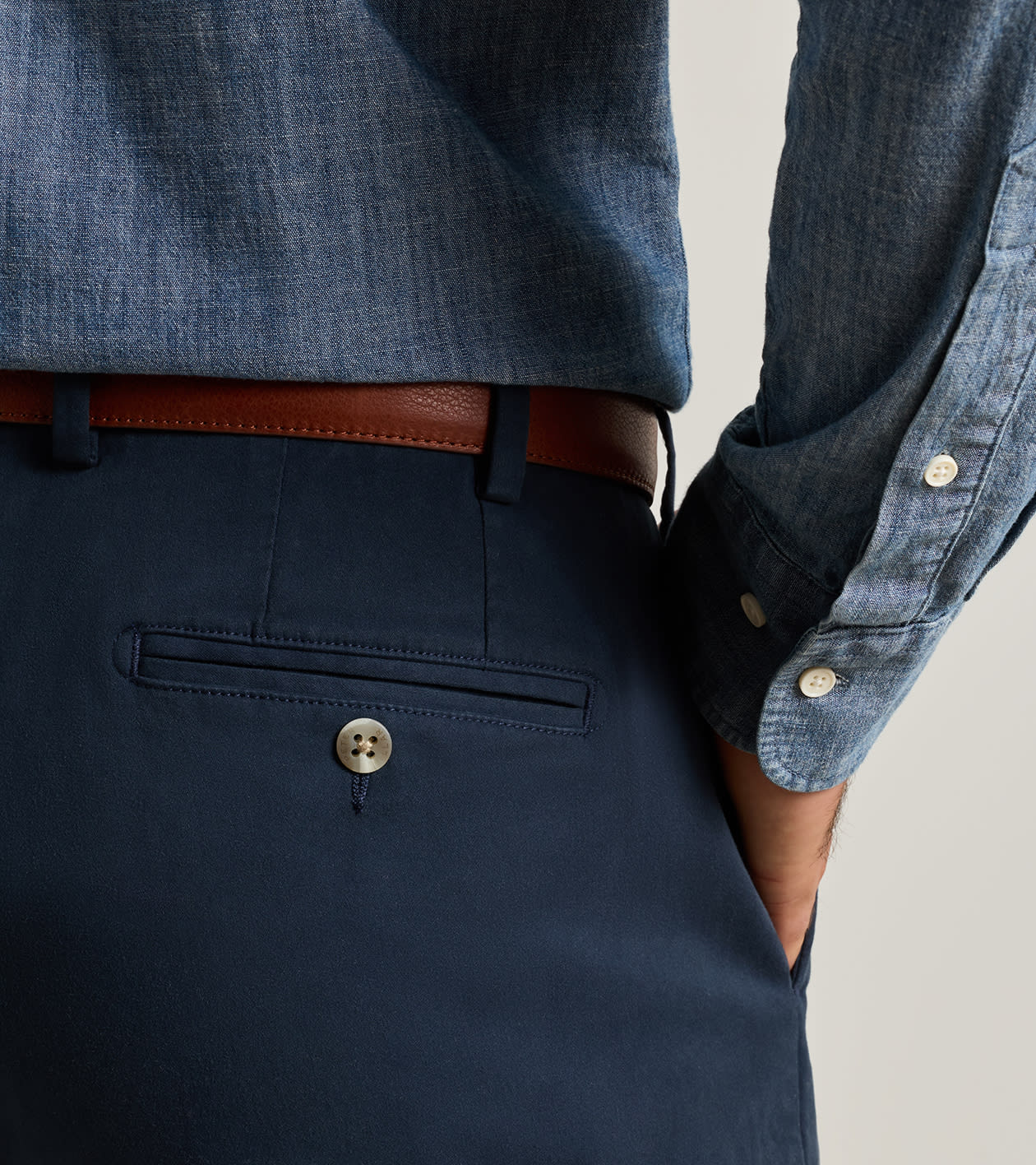 Signature Sateen Flat Front Trouser in MIDNIGHT NAVY - Alternate Image 3
