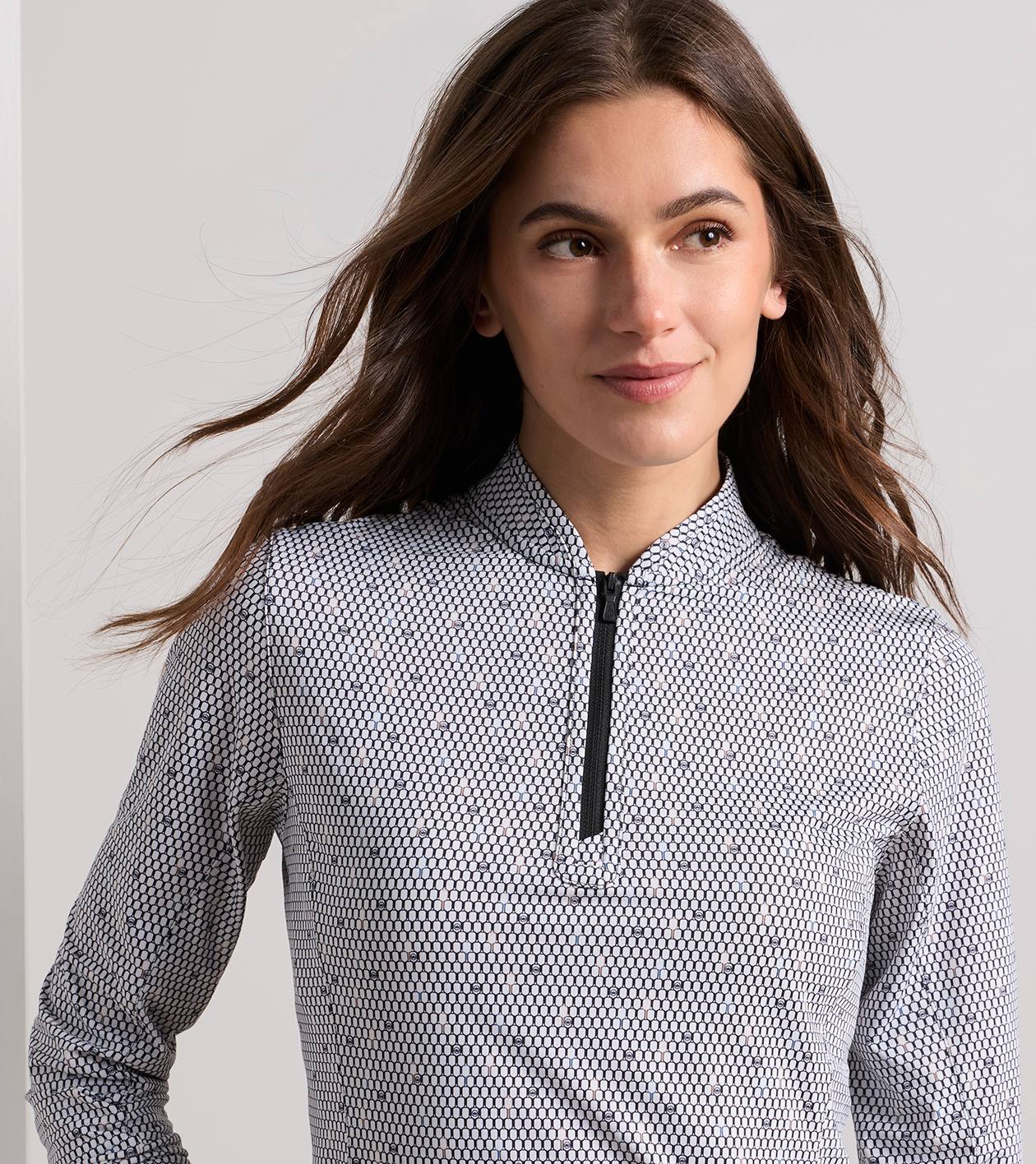Shadebreak Courtside Charm Lightweight Sunshirt in Black - Alternate Image 4