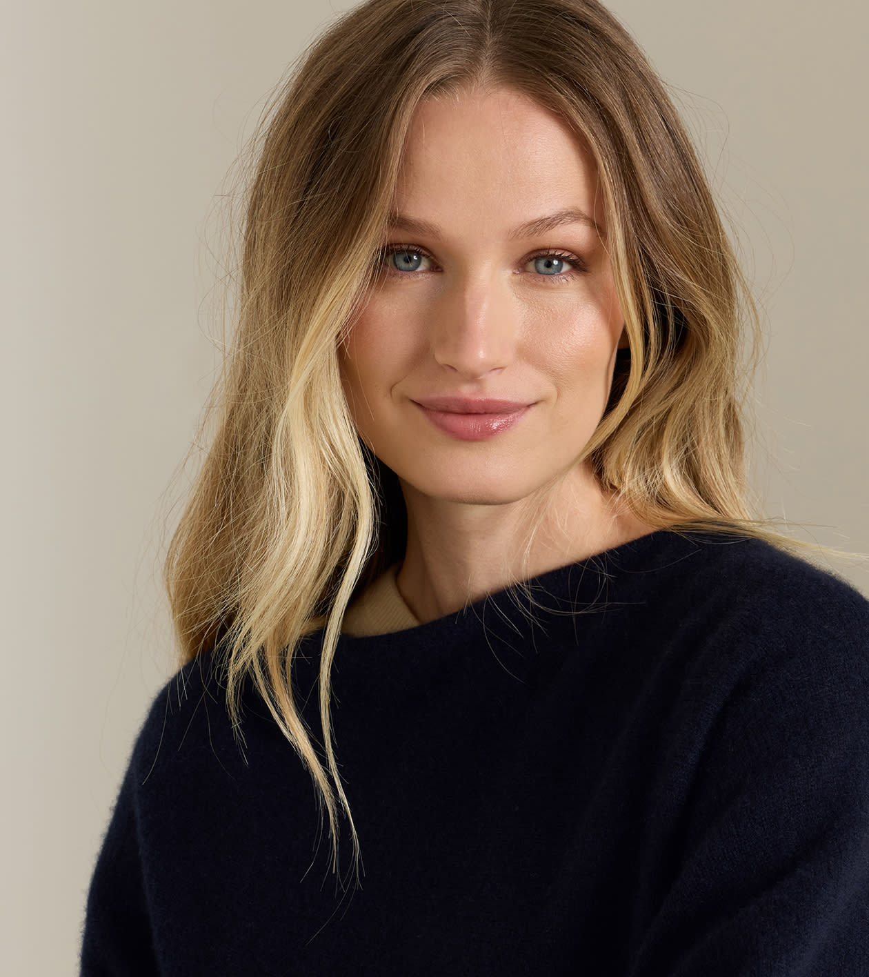 Cashmere Poncho in Navy - Alternate Image 4