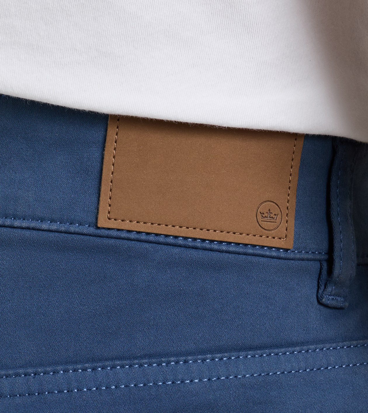 Signature Sateen Five-Pocket Trouser in Navy - Alternate Image 3