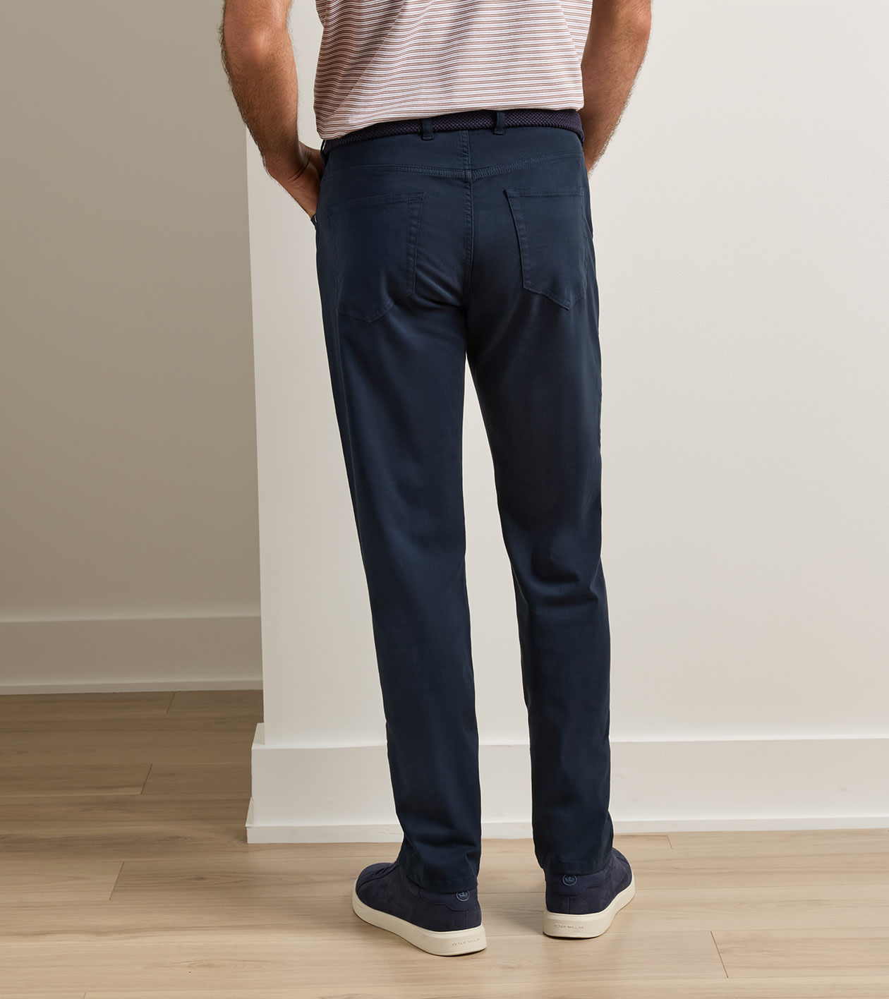 Signature Sateen Five-Pocket Trouser in MIDNIGHT NAVY - Alternate Image 2
