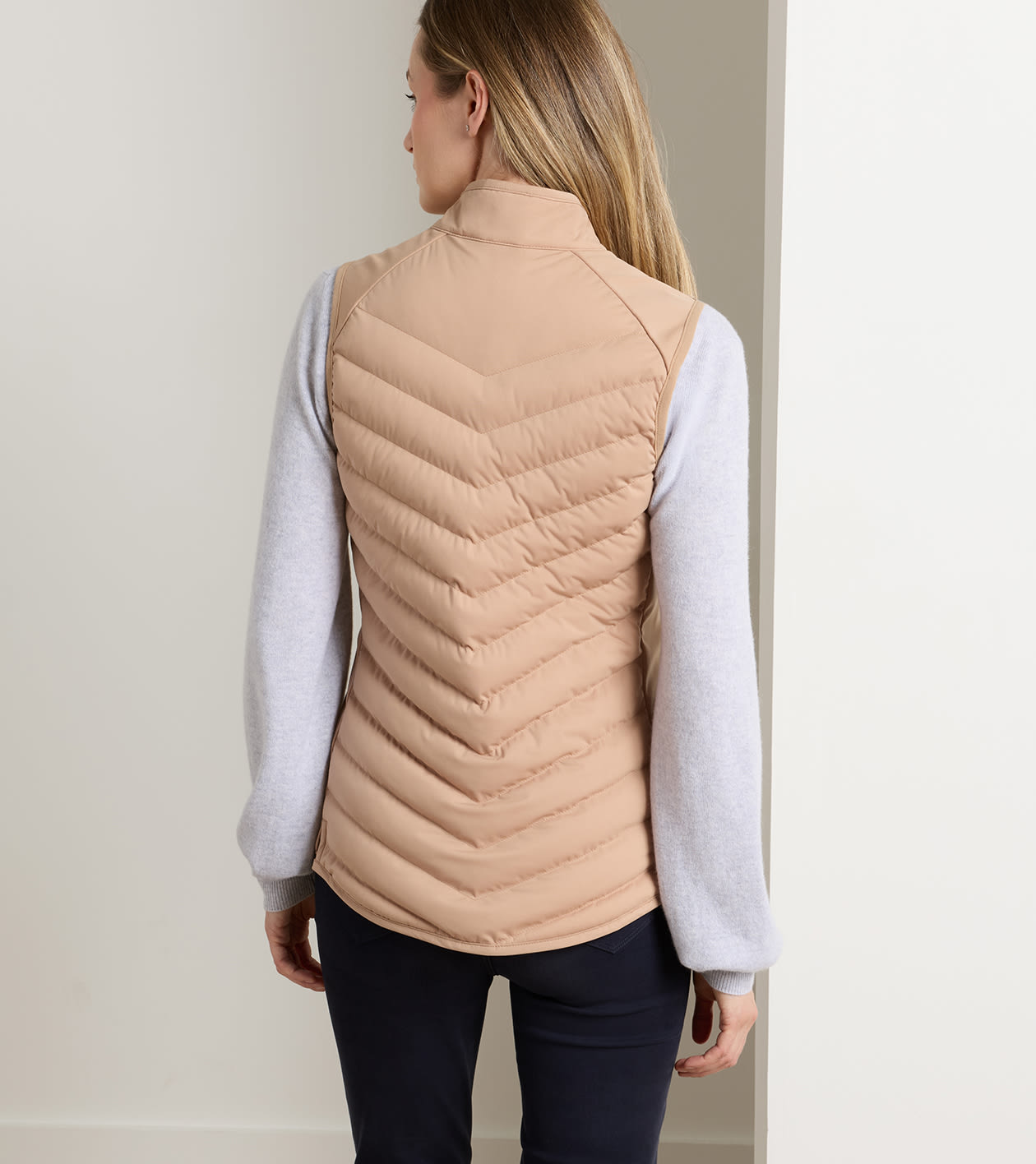 Fuse Hybrid Gilet in CAMEL - Alternate Image 2