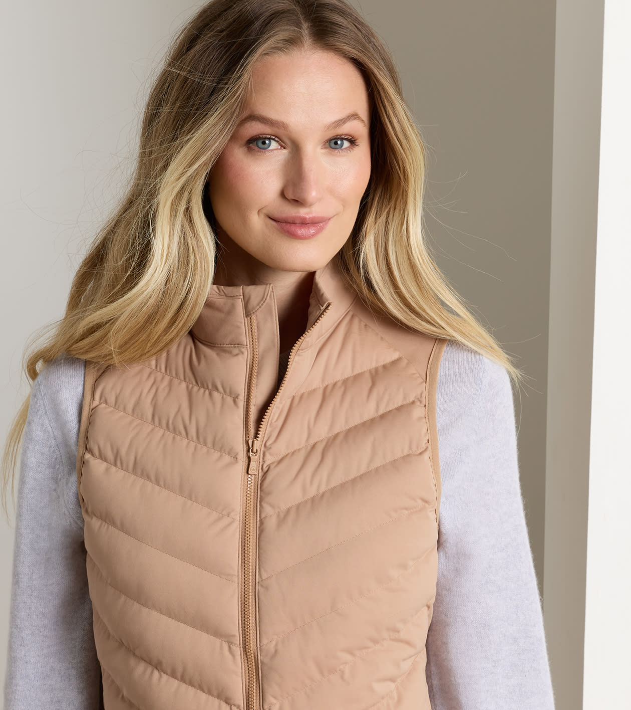 Fuse Hybrid Gilet in CAMEL - Alternate Image 4