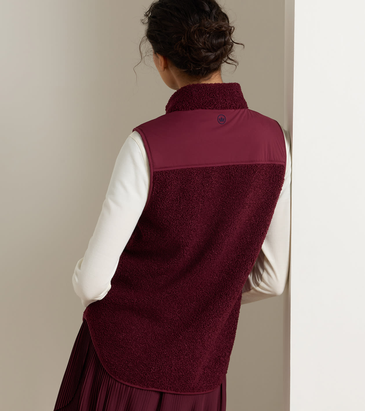 Tilly Bonded Sherpa Vest in OX BLOOD - Alternate Image 2