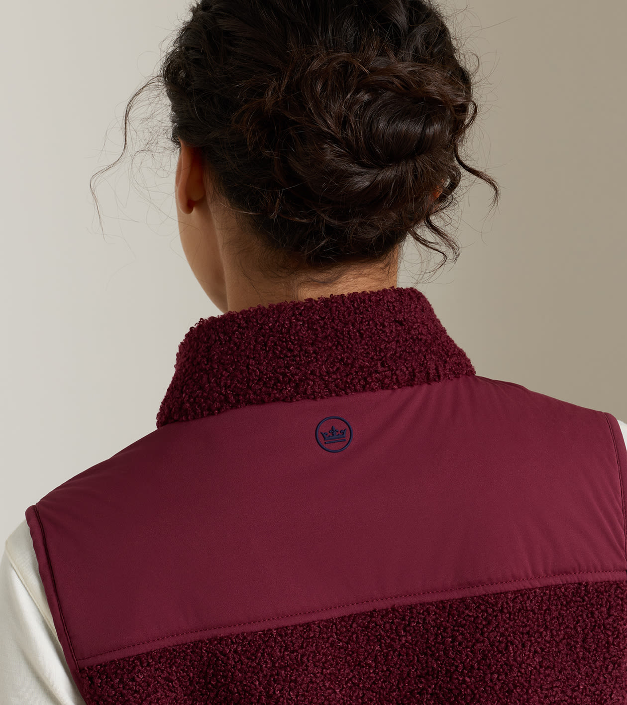 Tilly Bonded Sherpa Vest in OX BLOOD - Alternate Image 4