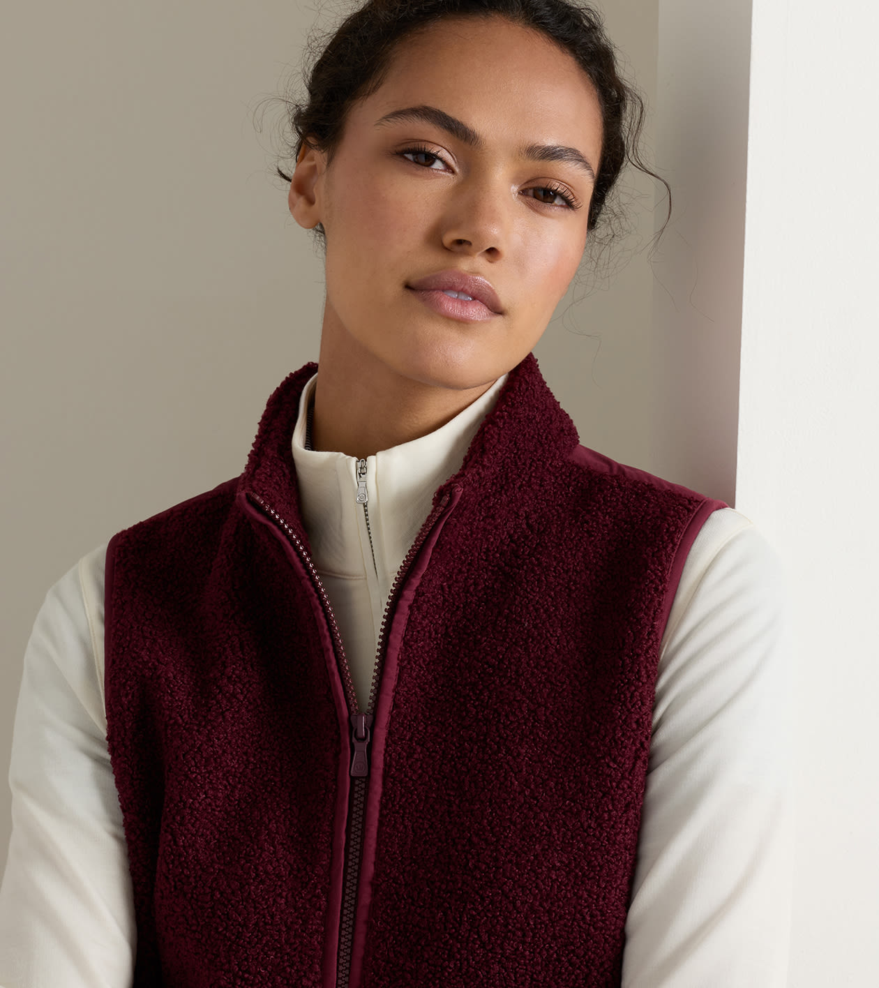 Tilly Bonded Sherpa Vest in OX BLOOD - Alternate Image 5