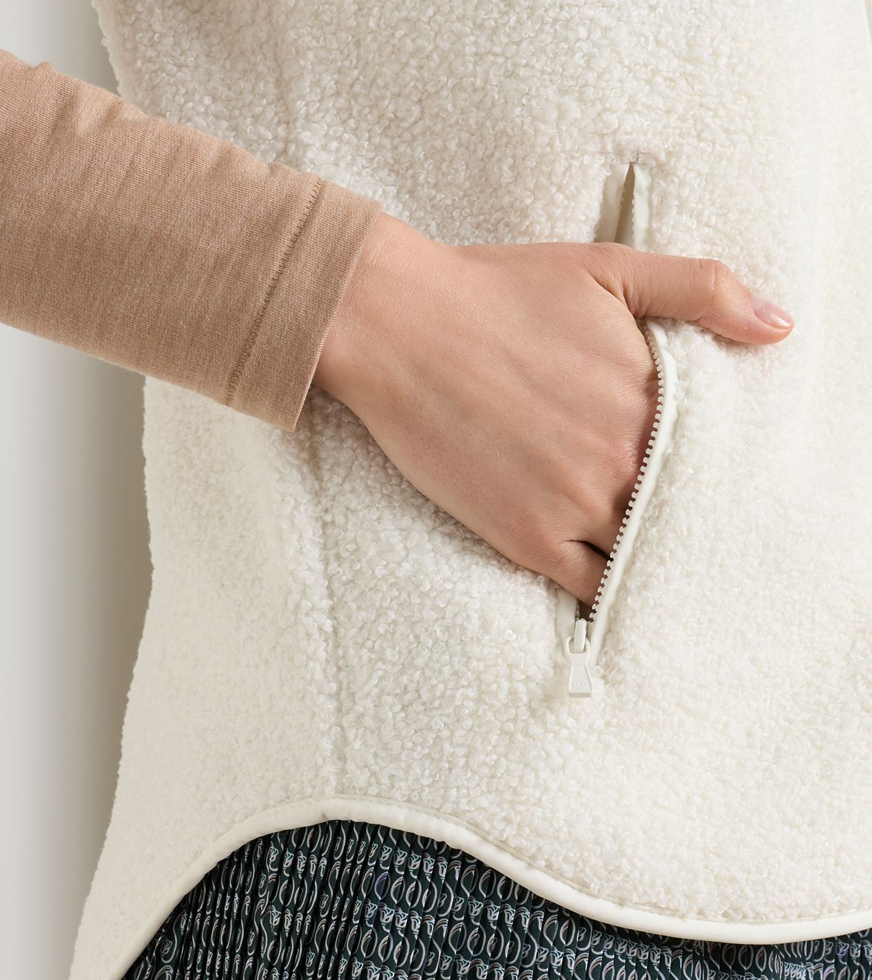 Tilly Bonded Sherpa Vest in SOFT WHITE - Alternate Image 3