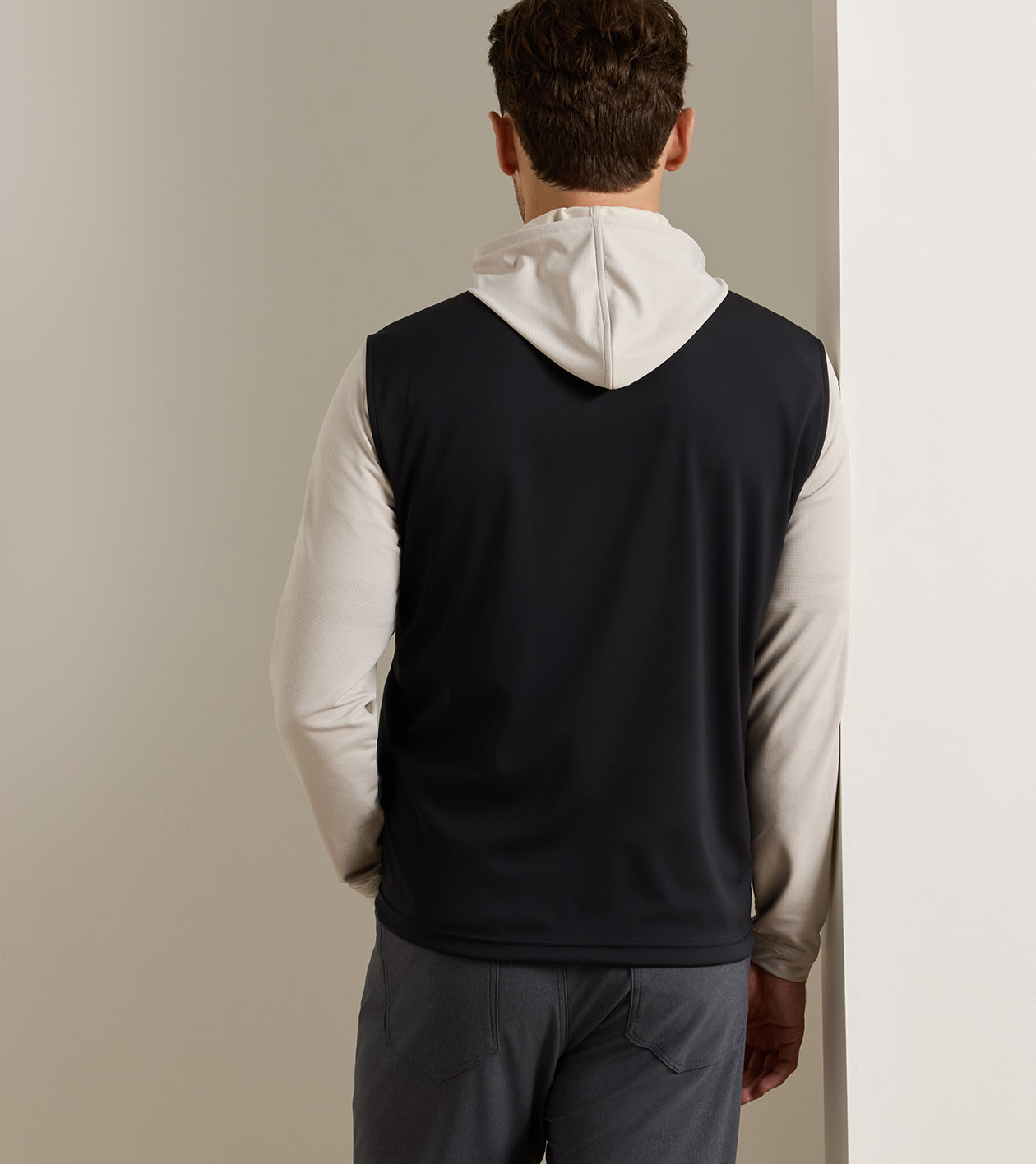 Fuse Hybrid Vest in Black - Alternate Image 2