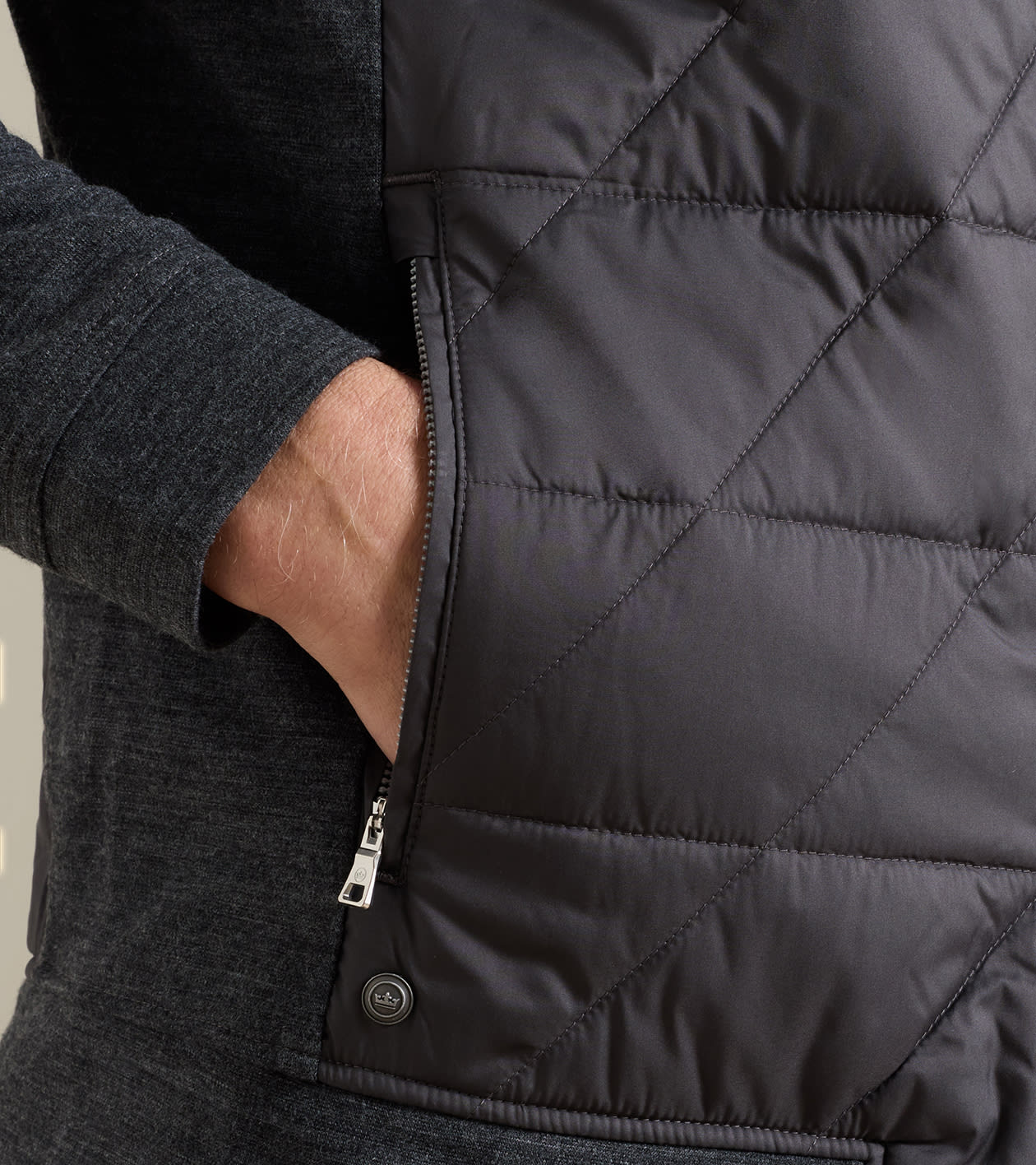 Walker Hybrid Jacket in IRIDIUM - Alternate Image 3