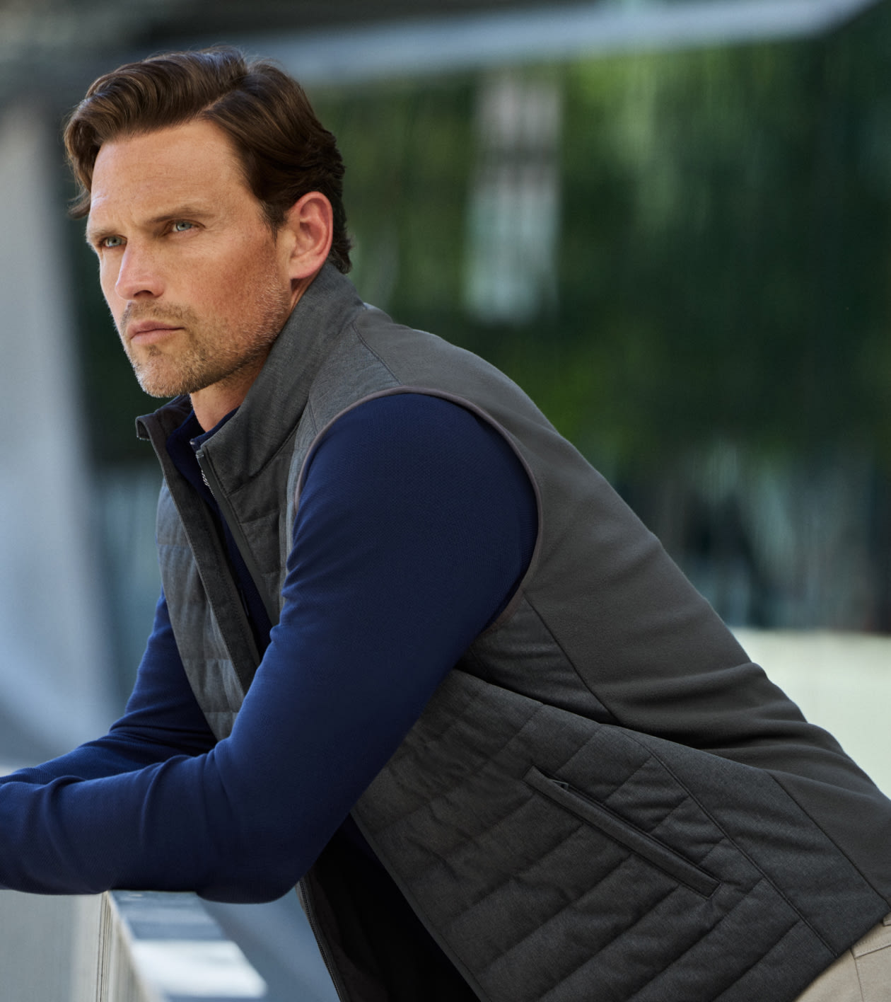 Parks Hybrid Gilet in IRIDIUM - Alternate Image 6