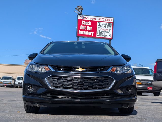 2017 Chevrolet Cruze LS photo 2