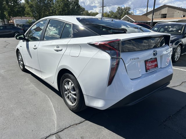 2016 Toyota Prius Two photo 3