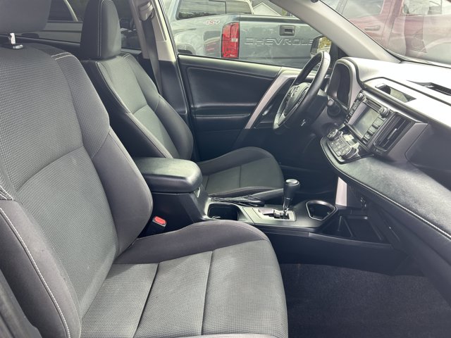 2017 Toyota RAV4 XLE photo 8