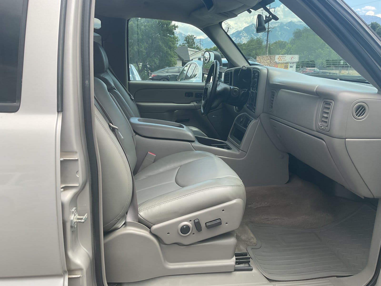 2006 Chevrolet Silverado 3500 used crew cab pickup for sale at Peterson Auto Sales in Midvale, UT — photo 12 of 21
