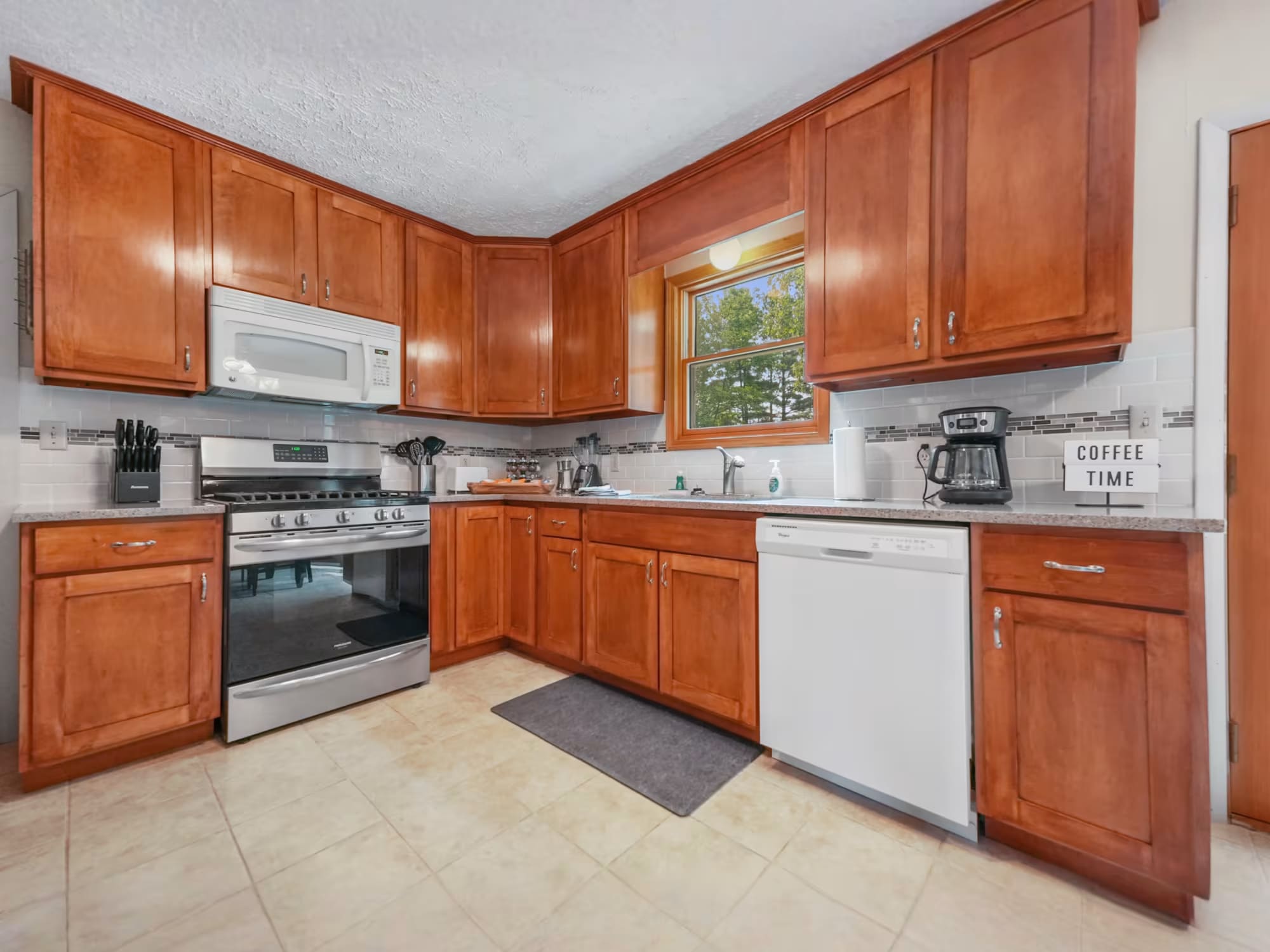 Lakefront Paradise Vacation Home Rental kitchen shot 1