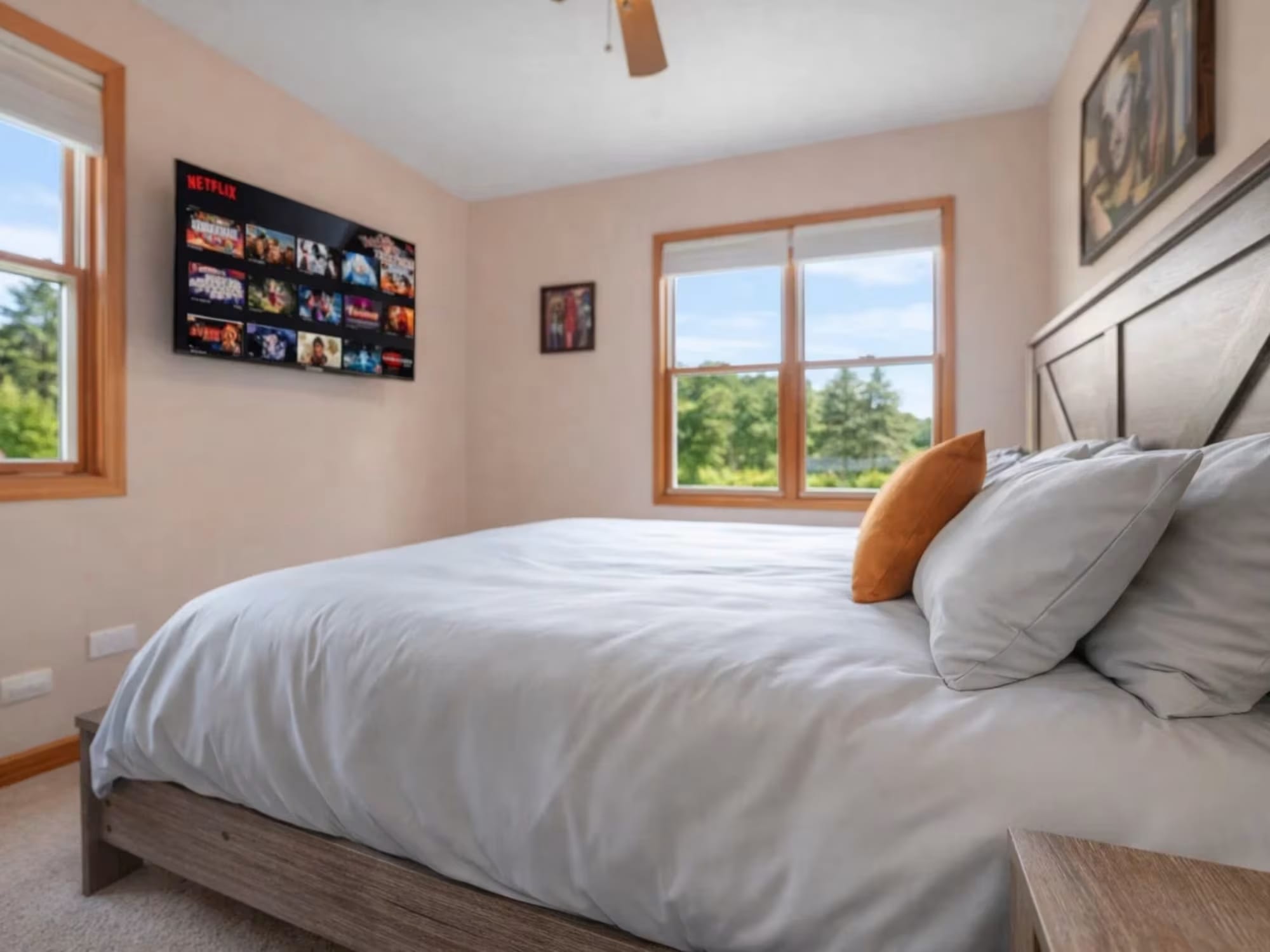 Lakefront Paradise Vacation Home Rental bedroom 2