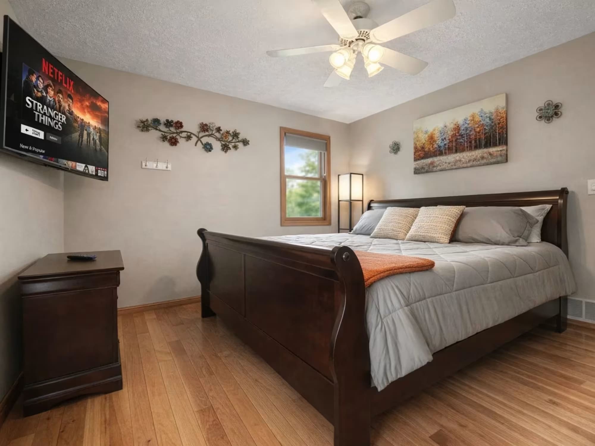Lakefront Paradise Vacation Home Rental bedroom 1