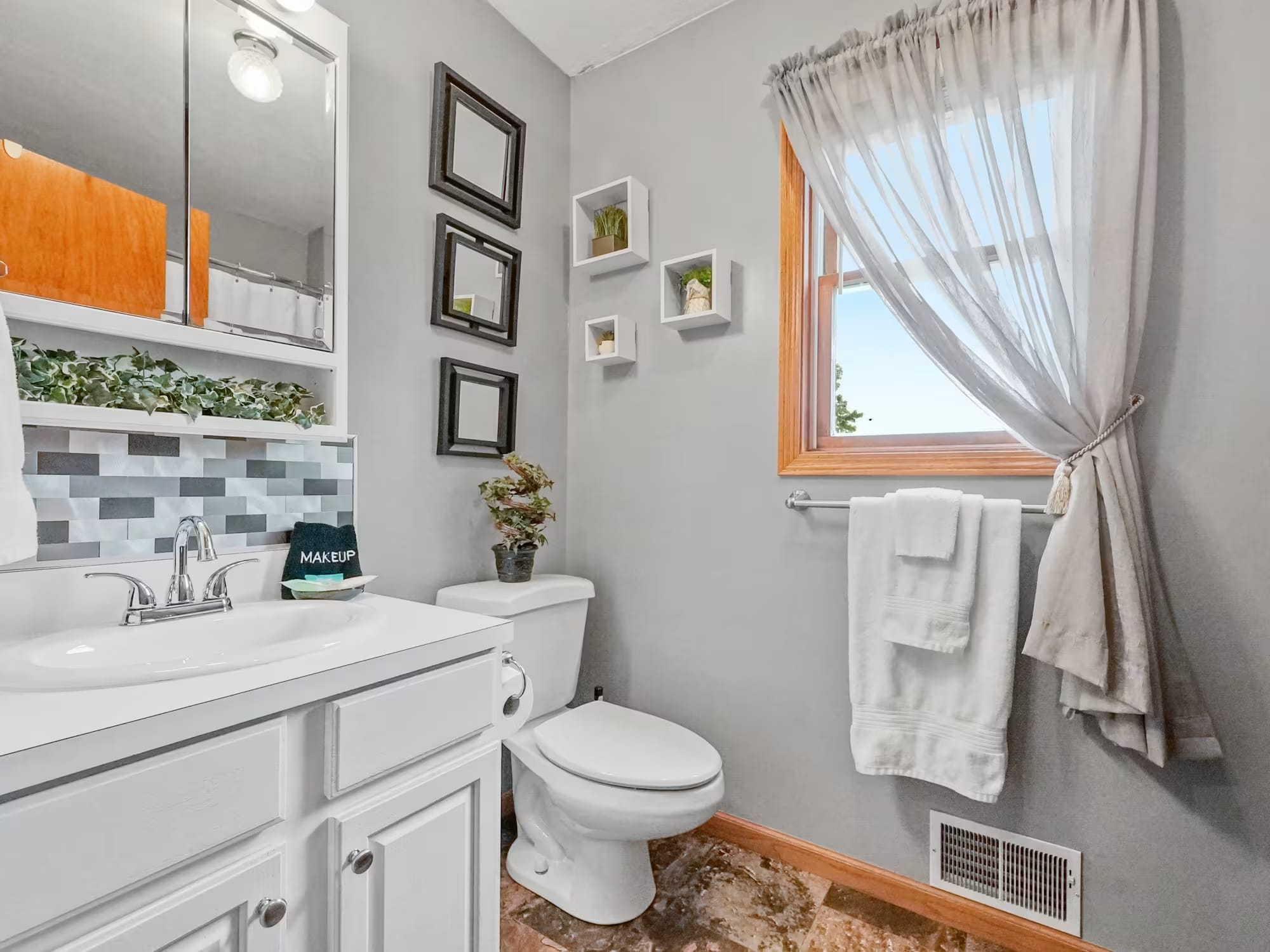 Michigan Vacation Home Rental Long Lake Retreat bathroom 1