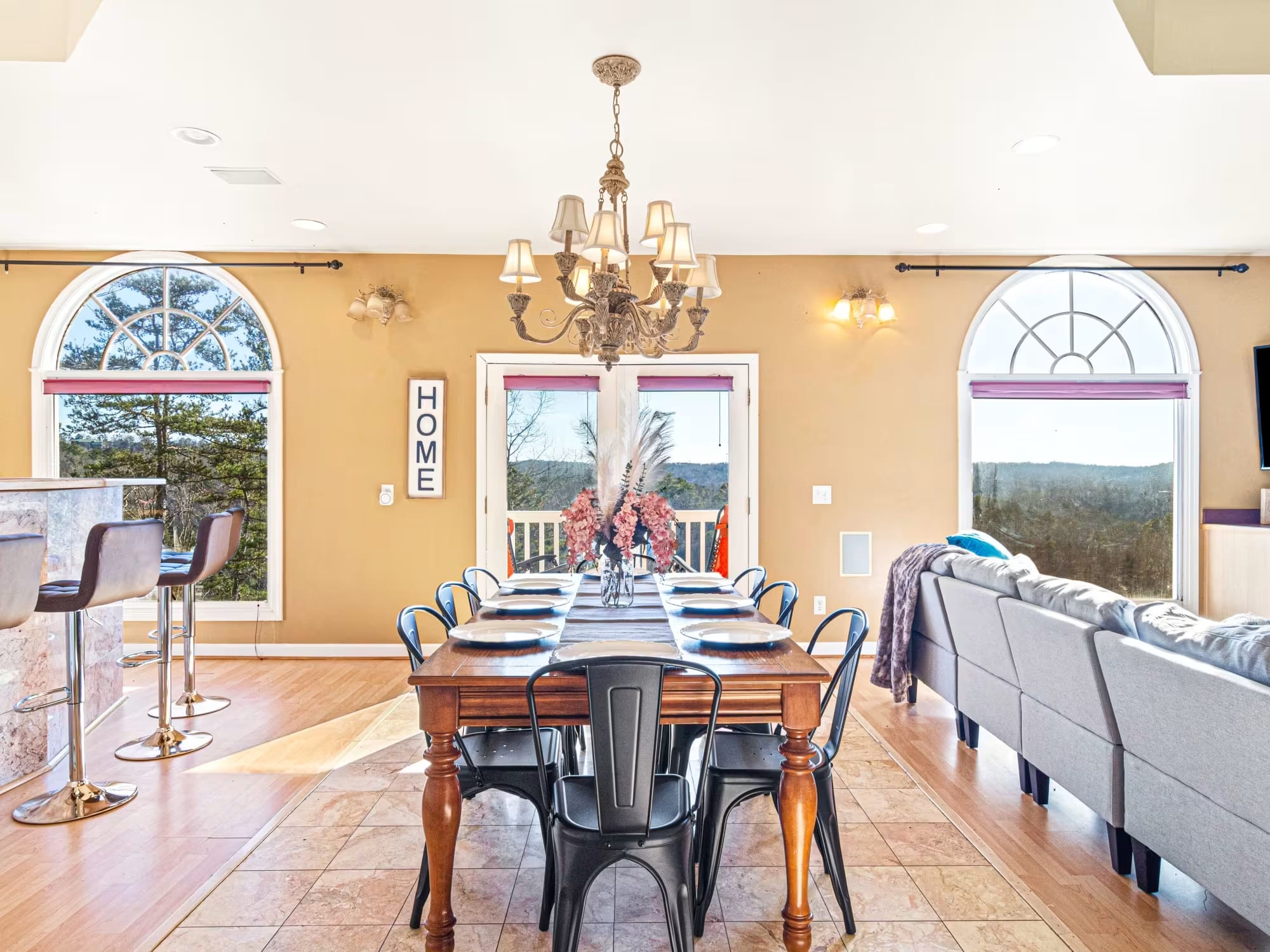 Vacation Home Rental in North Georgia in Ellijay Majestic Mountain Manor Dining Shot 1