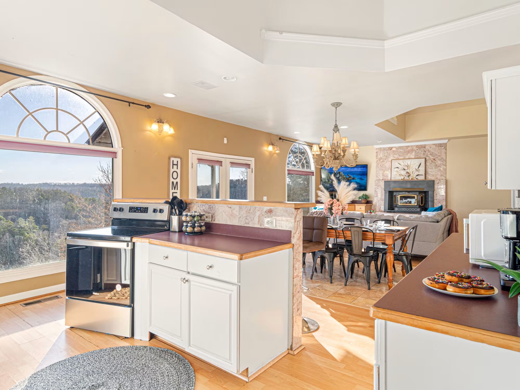 Vacation Home Rental North Georgia Ellijay Majestic Mountain Manor Kitchen Shot 5