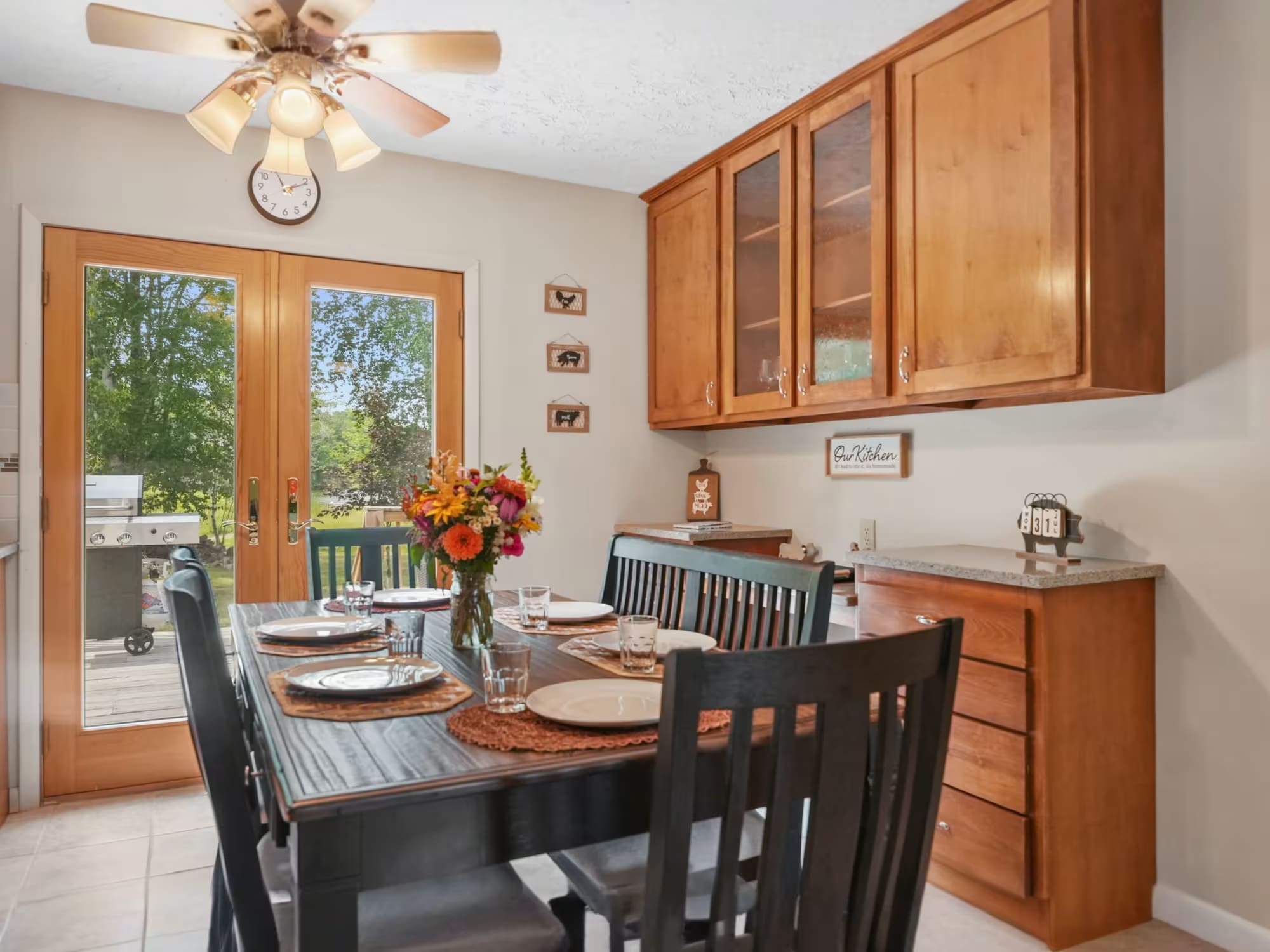 Lakefront Paradise Vacation Home Rental dining shot 3