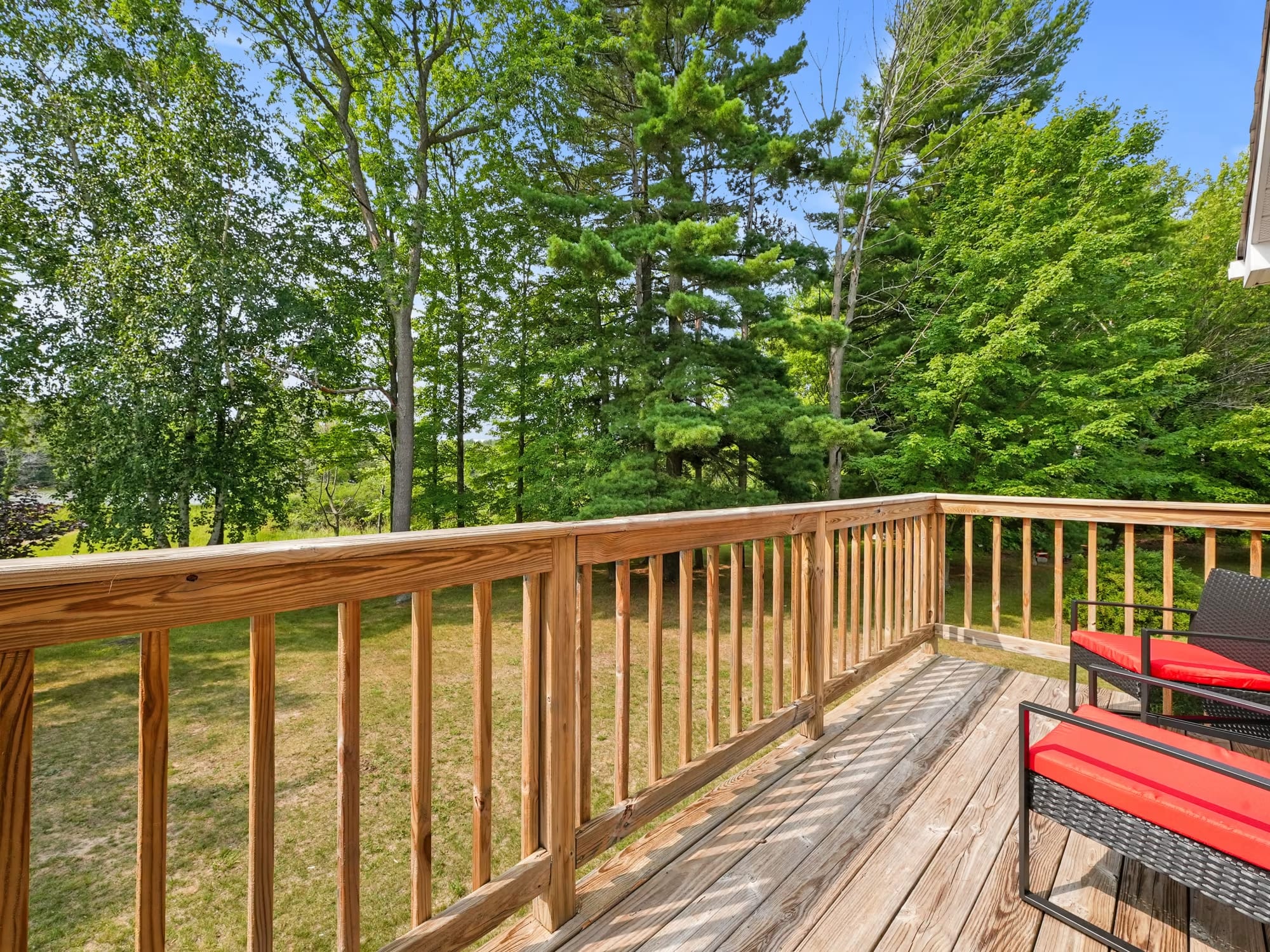 Lakefront Paradise Vacation Home Rental deck