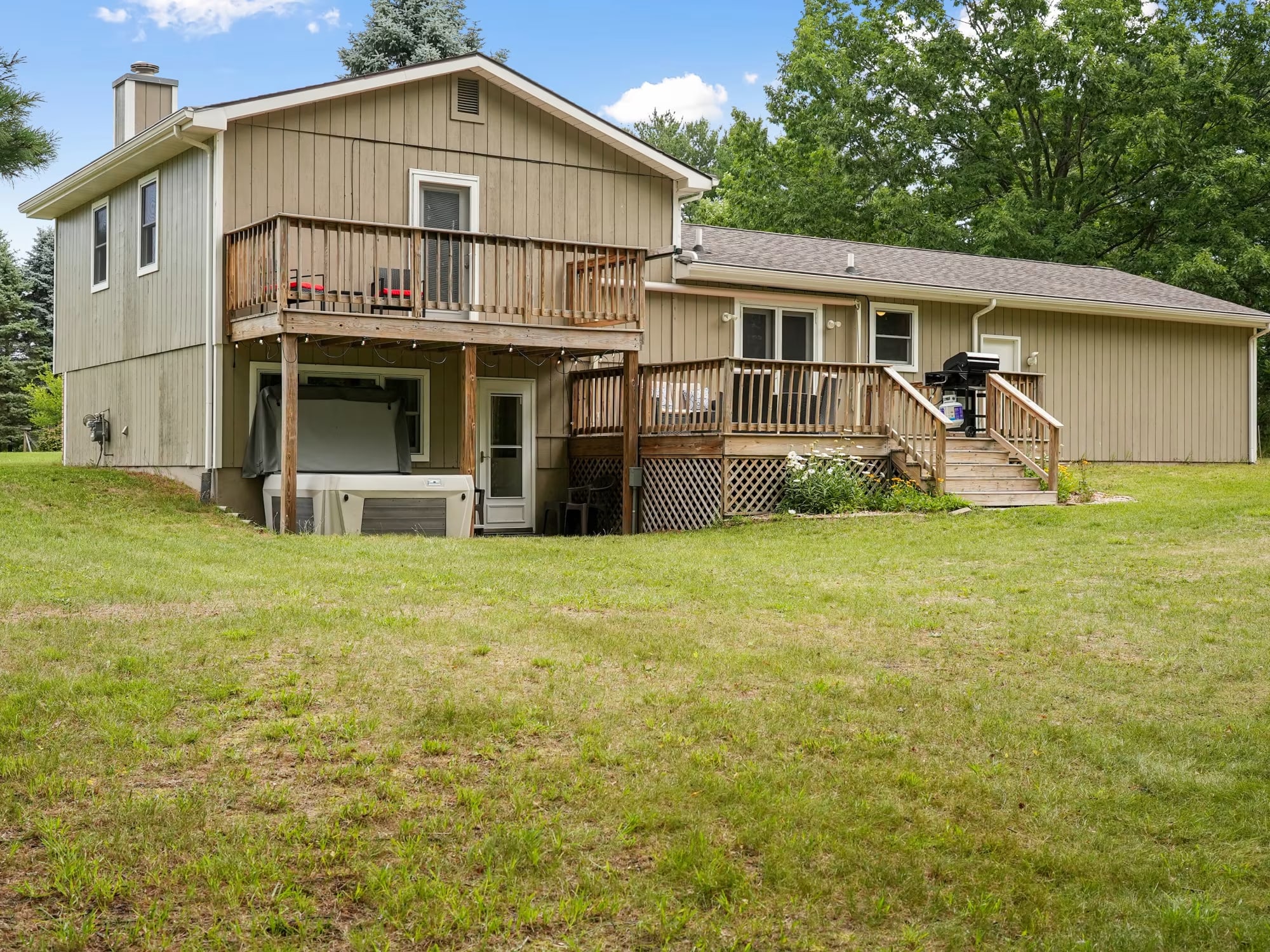Lakefront Paradise Vacation Home Rental exterior