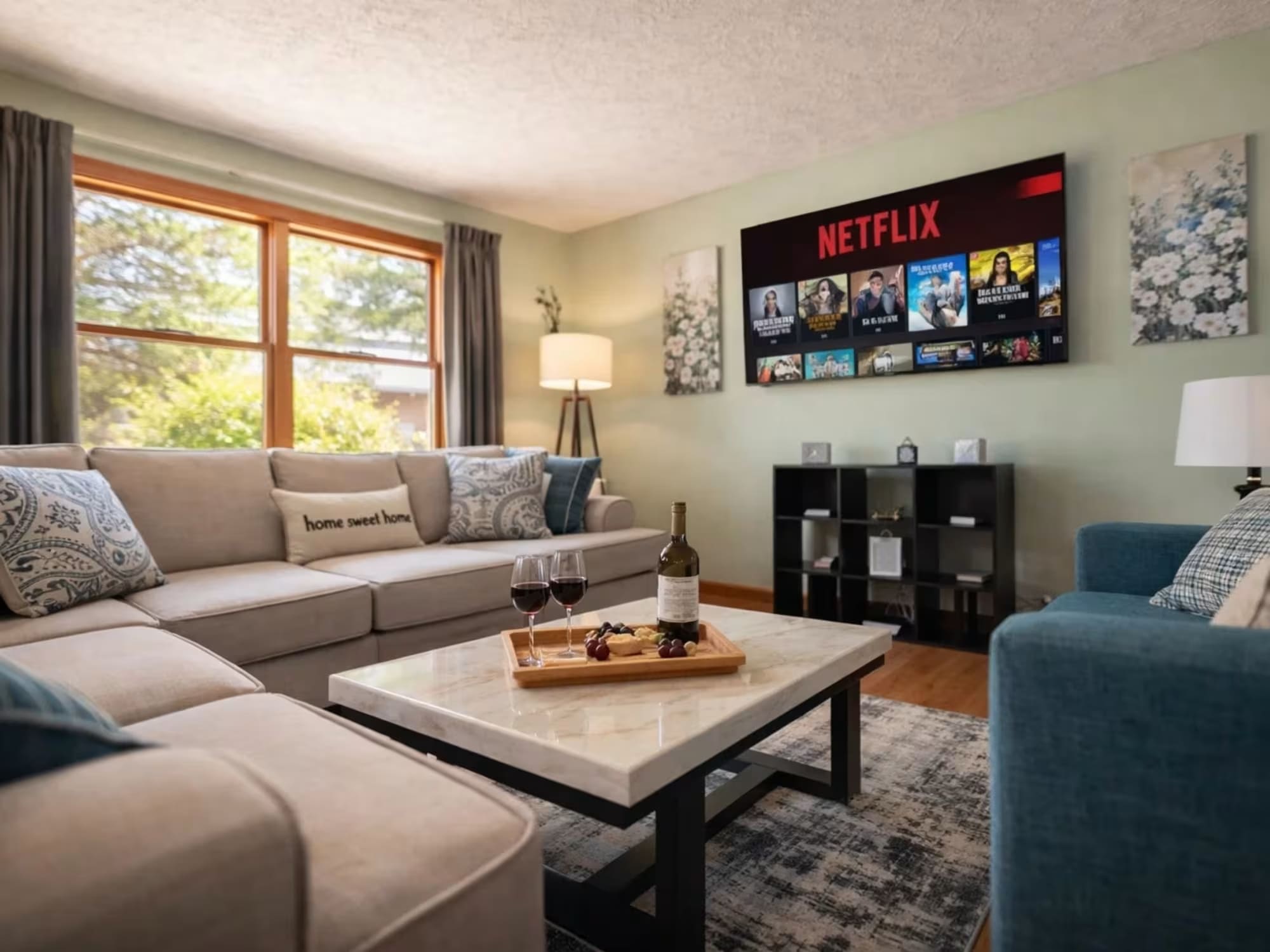 Lakefront Paradise Vacation Home Rental living room