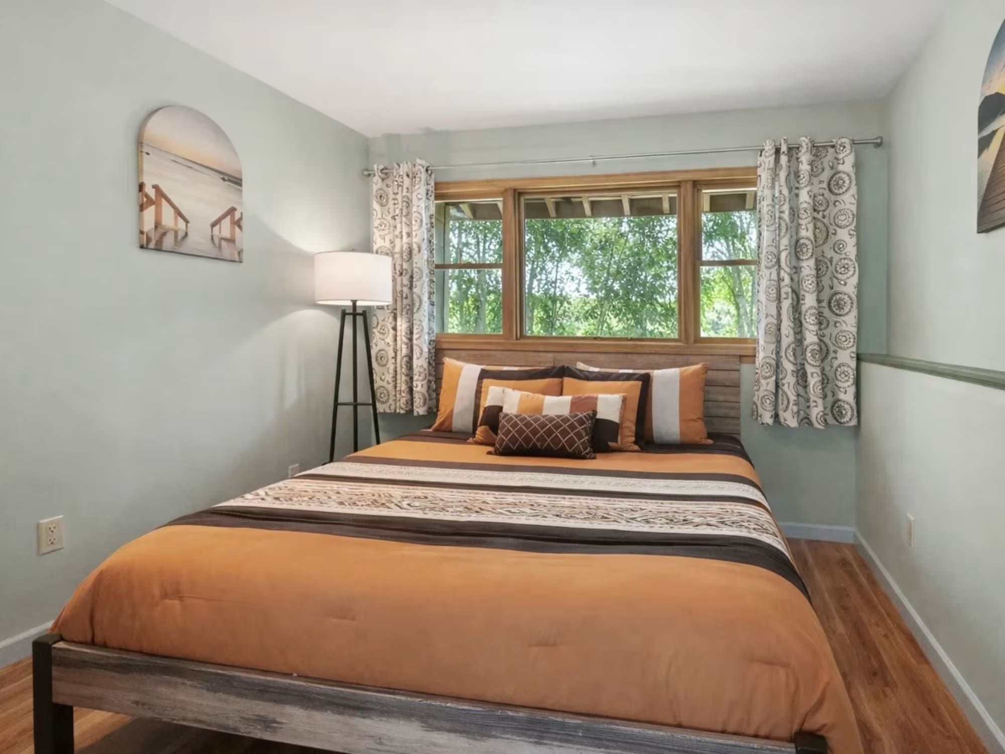 Lakefront Paradise Vacation Home Rental bedroom 4