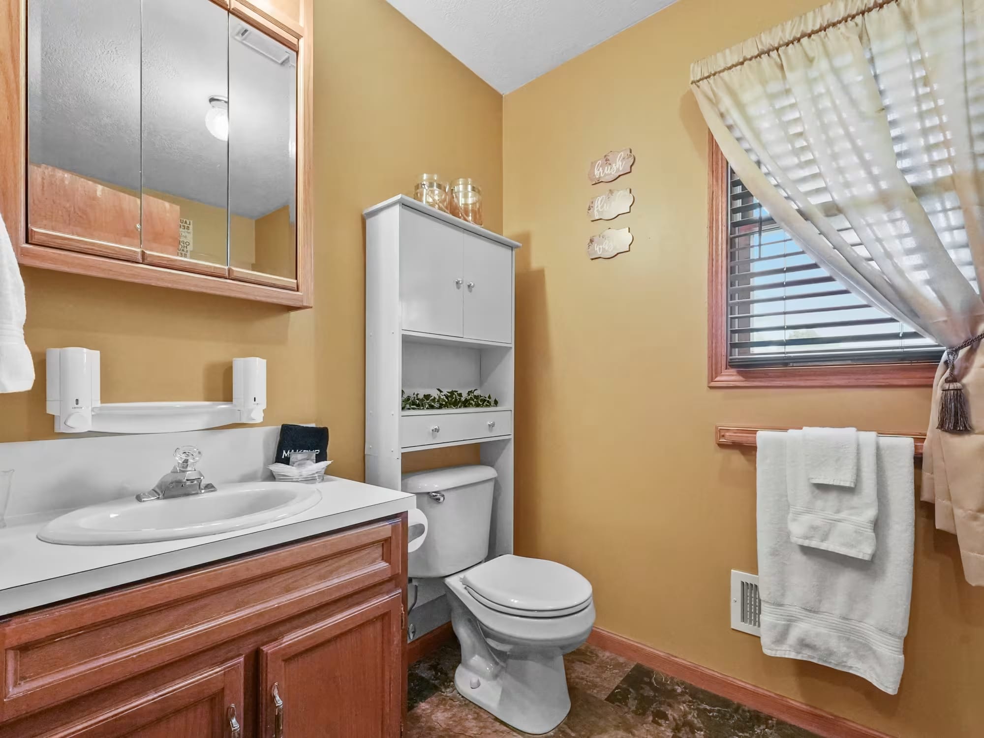 Michigan Vacation Home Rental Long Lake Retreat bathroom 2