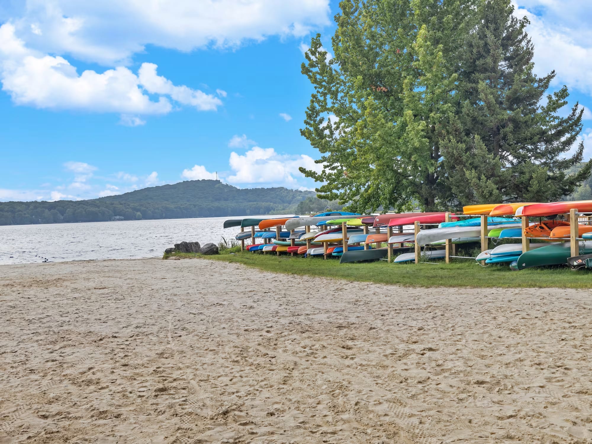 Pocono Lake Vacation Home Rental Pocono Lake Retreat amenity kayak rental
