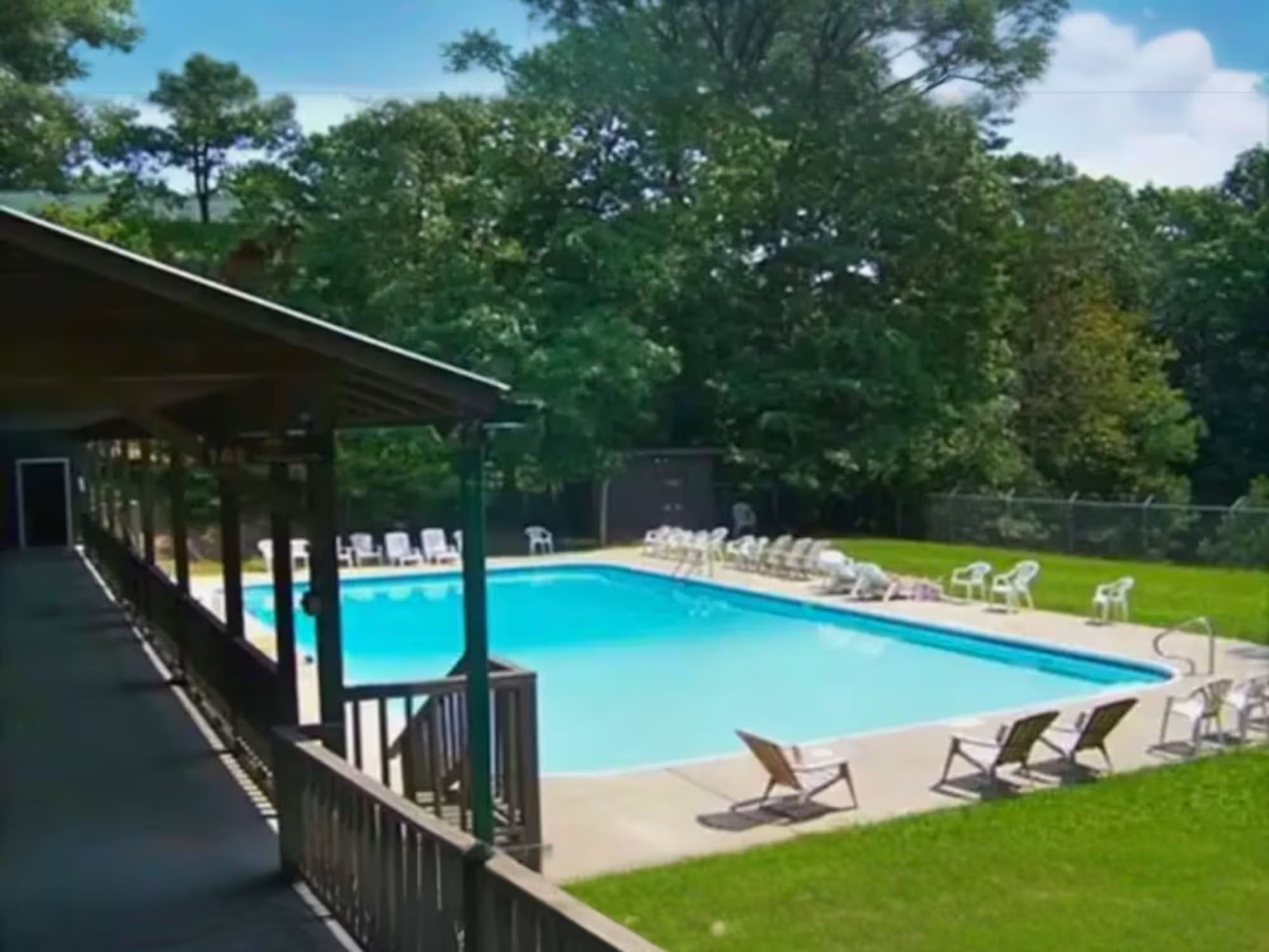 North Georgia Vacation Home Rental Majestic Mountain Manor in Ellijay