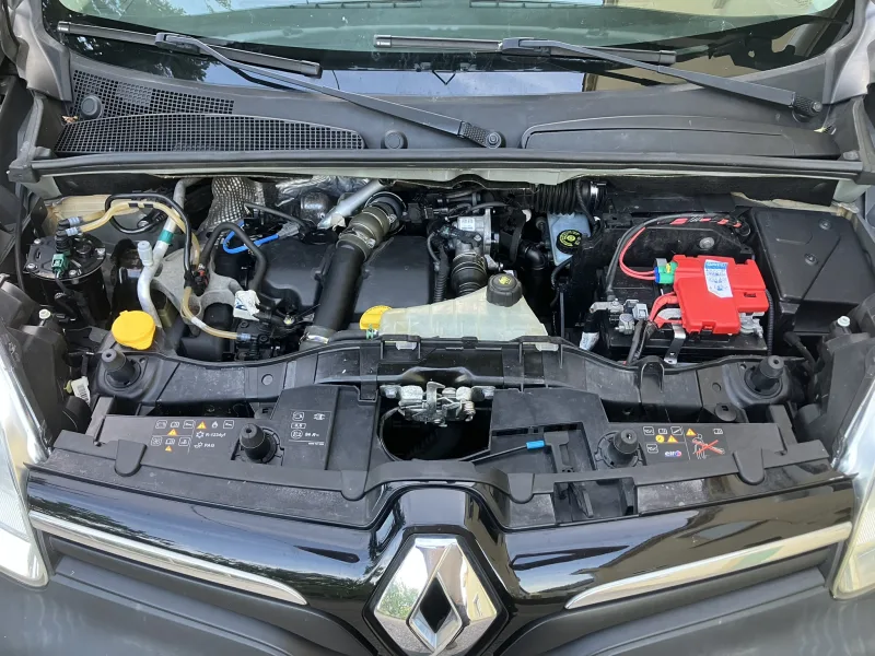 Compartiment moteur du Renault Kangoo