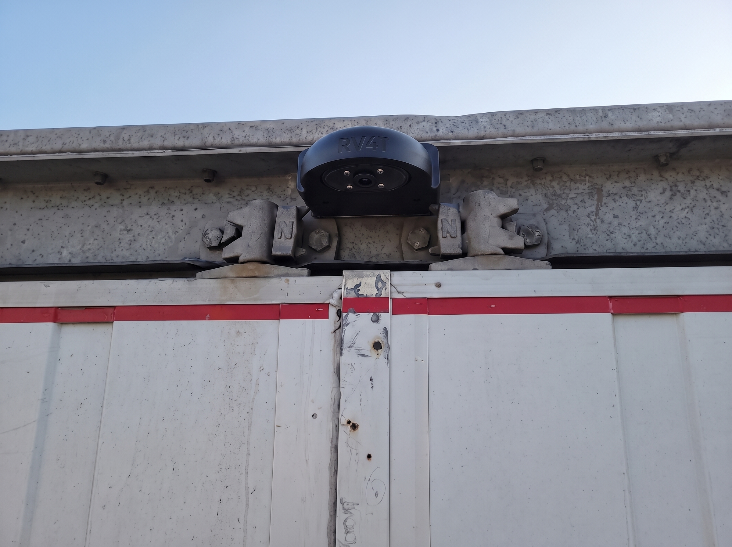 RV4T 5G Wi-Fi Reversing Camera System for commercial trailers