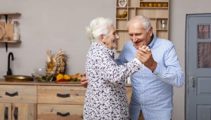 Selbstbestimmtes Leben im Alter: So finden Senioren die passende Hilfe!