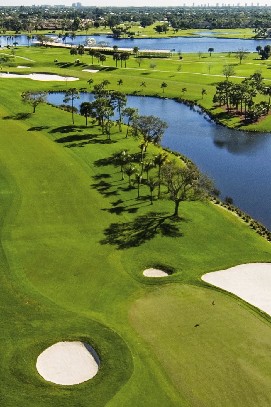 Hole 1 at PGA National Resort (The Champion)
