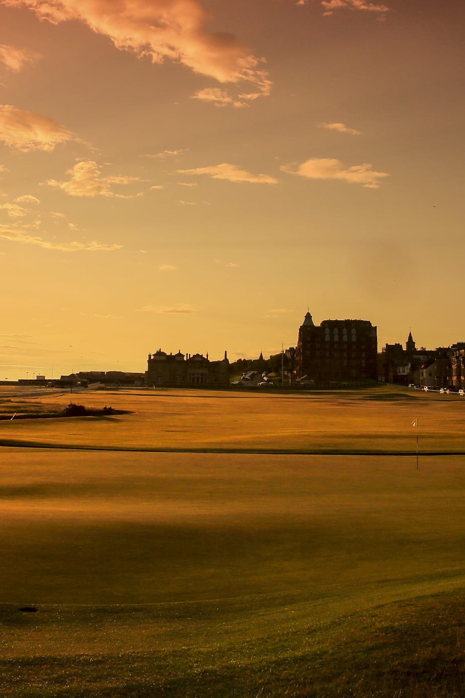 Hole 1 at St. Andrews GC (Old Course)