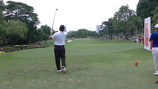 Pat Perez dials it in from the tee on No. 6 at CIMB