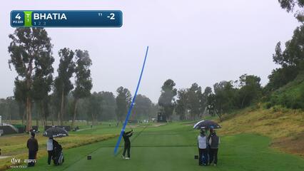 Akshay Bhatia buries 30-foot birdie putt on No. 4 at The Genesis