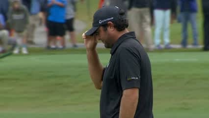 Steven Bowditch drops in a 26-foot putt for birdie at the TOUR Championship